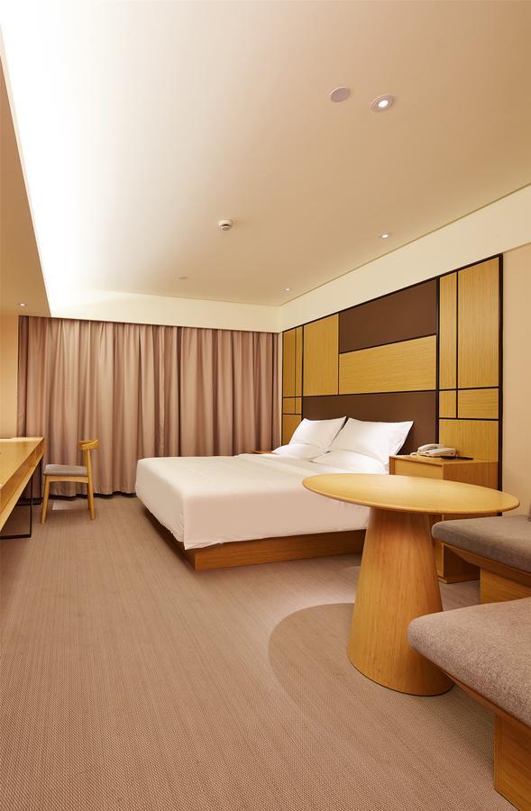 Ji Hotel Guangzhou Tianhe East Railway Station Экстерьер фото